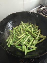回味无穷的清炒四季豆做法图解3)