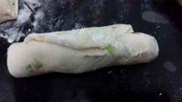 自己做的葱油饼做法图解6)