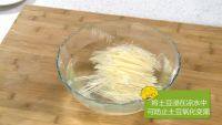 家常菜青椒土豆丝做法图解1)