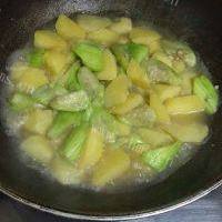 素菜土豆烩丝瓜的做法图解六