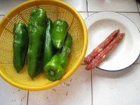 家常菜香肠炒青椒做法图解1)