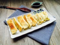 鲜虾锅贴做法图解11)
