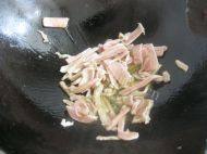 家常菜酸黄瓜肉丝做法图解3)