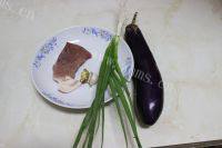 家常菜肉末烧茄子做法图解1)