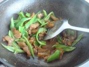 青椒炒牛筋做法图解4)