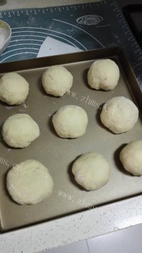自制豆沙小餐包做法图解7)