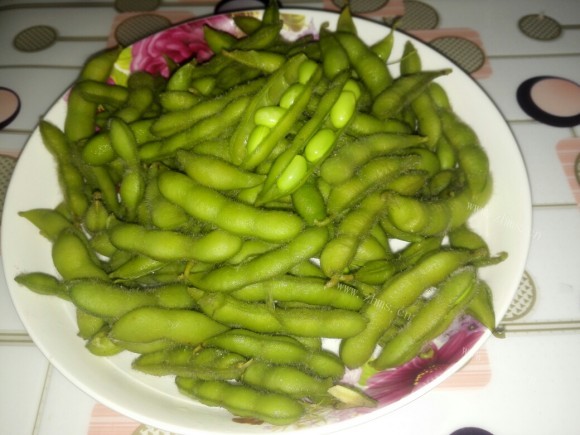诱人的煮毛豆