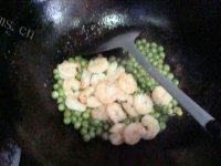 「美味可口」青豆虾仁做法图解11)