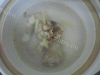 滋补的鱼骨汤做法图解3)