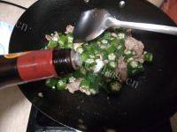 家常菜秋葵炒肉片做法图解9)