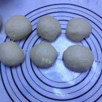 自制椰蓉花朵面包做法图解8)