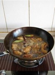 家常酱焖猪蹄做法图解3)