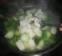 诱人的青菜豆腐汤做法图解8)