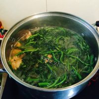 芳香四溢的西洋菜猪骨汤做法图解10)