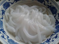 食欲满满的酸辣豌豆凉粉做法图解1)