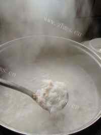 生滚皮蛋瘦肉粥做法图解5)