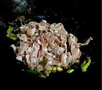 美味的葱爆孜然羊肉做法图解4)