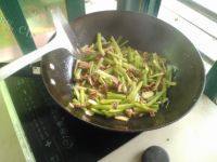 自己做的芹菜炒牛肉做法图解8)