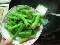 喷香的清炒四季豆做法图解2)
