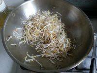 韭菜炒绿豆芽做法图解4)