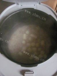 诱人的山药薏米芡实粥做法图解7)