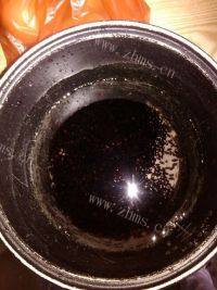美味的红豆黑米粥做法图解5)