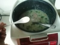 美味的菠菜猪肝粥