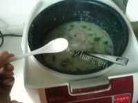 美味的菠菜猪肝粥