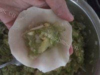 回味无穷的黄瓜鸡蛋饺子做法图解7)