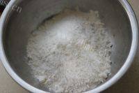 美味的熊猫豆沙包做法图解1)