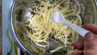 简单土豆丝卷饼做法图解5)