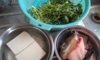 家常菜豆腐鱼头汤做法图解1)