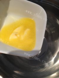 可口的轻乳酪蛋糕做法图解3)