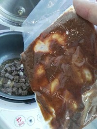 清脆爽口的牛肉炖土豆做法图解6)