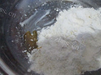 樱花酥皮月饼做法图解11)