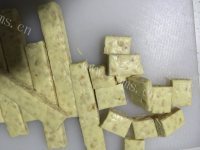 自制花生牛轧糖做法图解3)