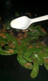 家常菜瘦肉炒荷兰豆