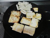 美味的铁板煎年糕豆腐做法图解8)