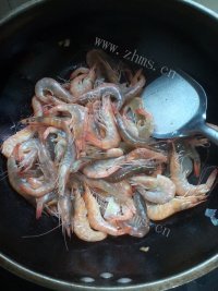色香味浓的红烧虾做法图解4)