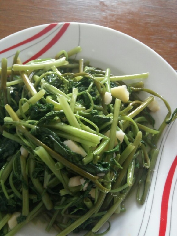 唇齿留香的清炒空心菜