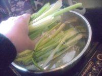 自己做的猪肉芹菜饺子做法图解1)