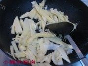 竹笋炒肉做法图解2)