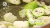 家常菜丝瓜炒油条做法图解2)