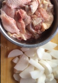 秘制白萝卜烧鸡腿做法图解1)
