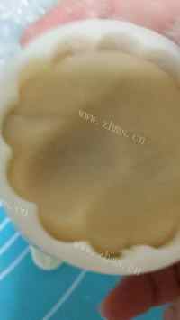 自制豆沙月饼做法图解9)