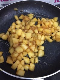 自制焦糖苹果面包做法图解7)
