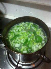 很简单的彩色蔬菜粥做法图解8)