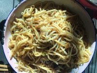 鲜美可口的豆芽炒肉做法图解6)