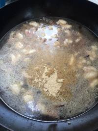 美味的羊肉烩火烧做法图解7)