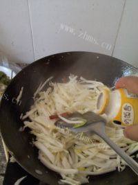 家常菜酸辣白菜条做法图解5)